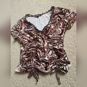 🌈Almost Famous Cropped Brown & Cream Marble Print Ruched Top – Medium